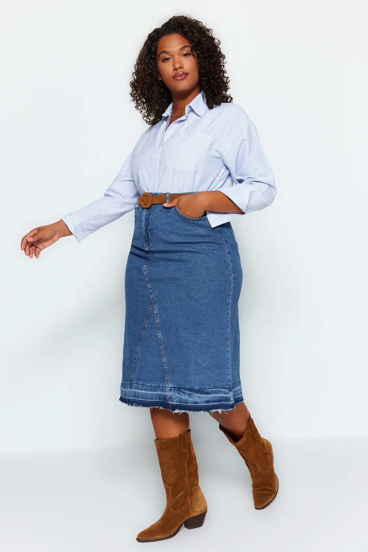 Trendyol Curve  Blauer Jeansrock in Blockfarben TBBAW24AZ00025