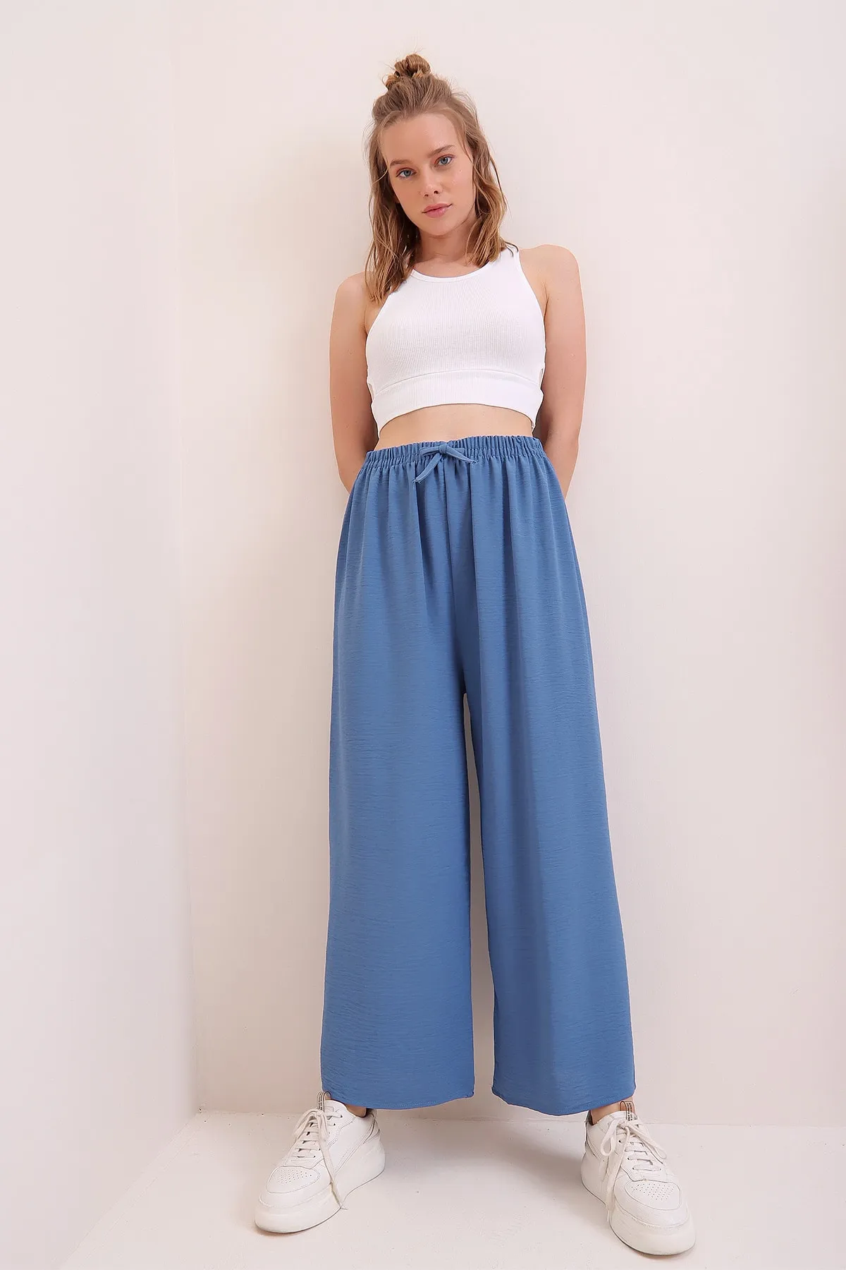 Trend Alaçatı Stili  Indigofarbene Aerobin-Hose mit elastischem Bund und entspanntem Schnitt für Damen