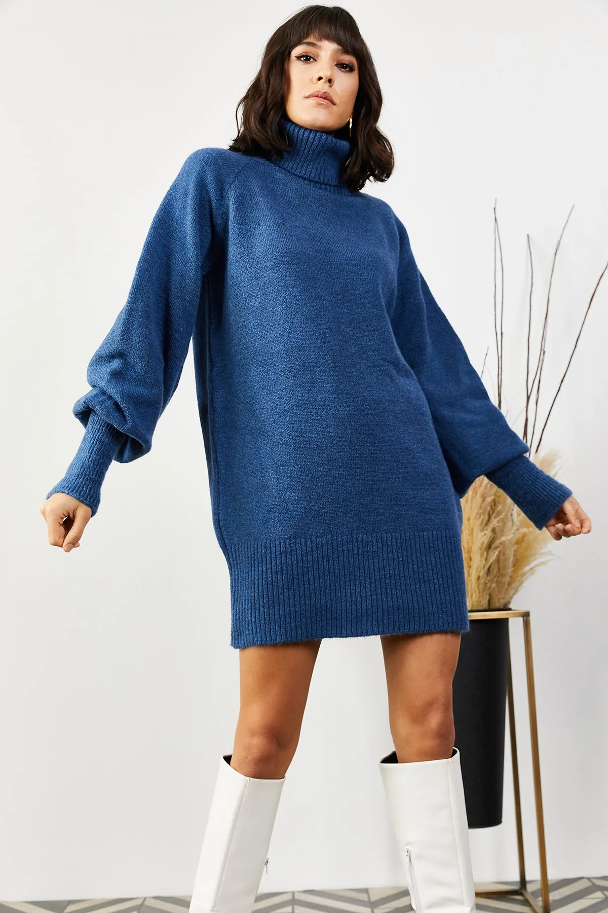 Olalook  Lockeres Strickkleid mit Rollkragen und Ballonärmeln für Damen in Indigo ELB-19000867