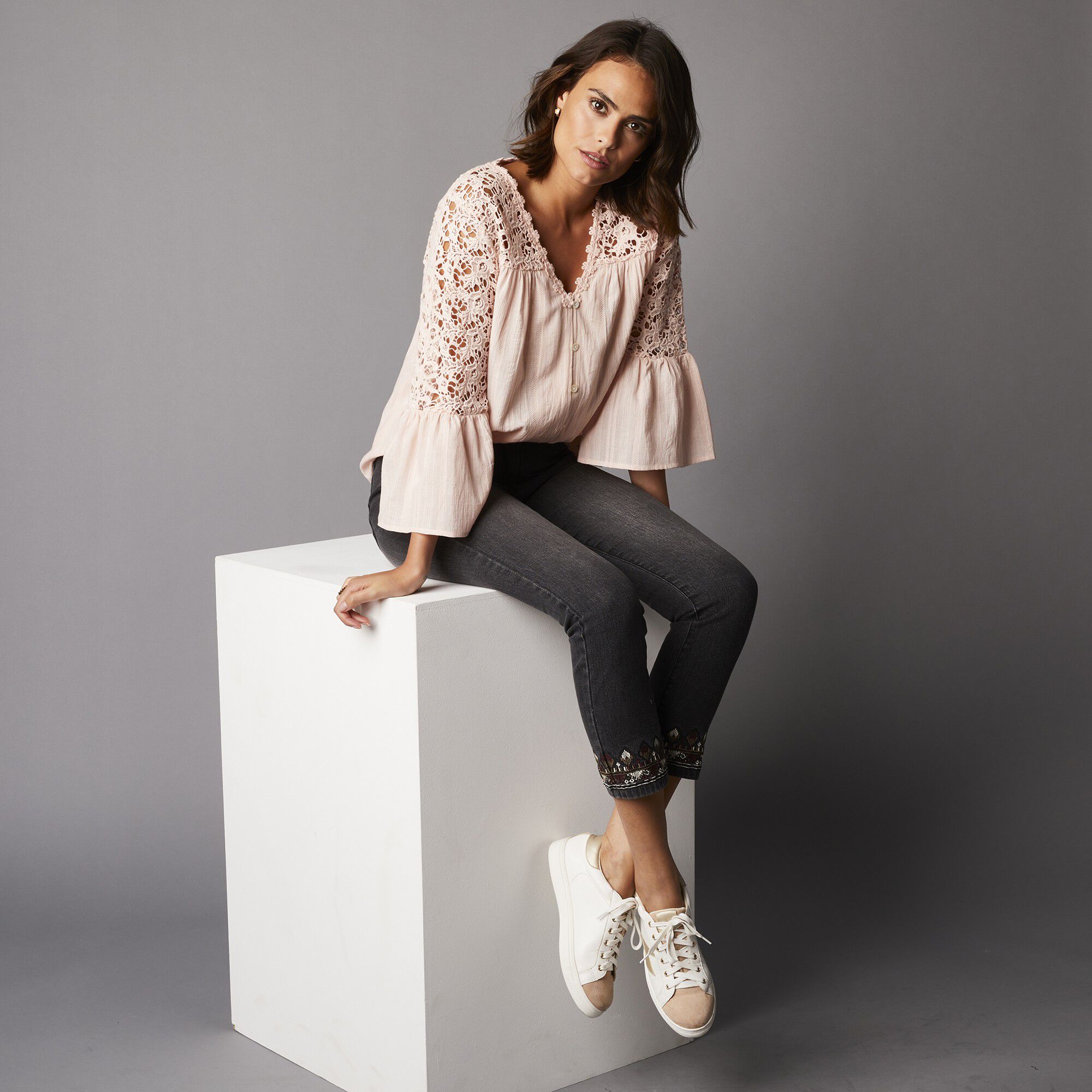 Jean stretch 7/8ème coupe fuselée, bas de jambe brodé