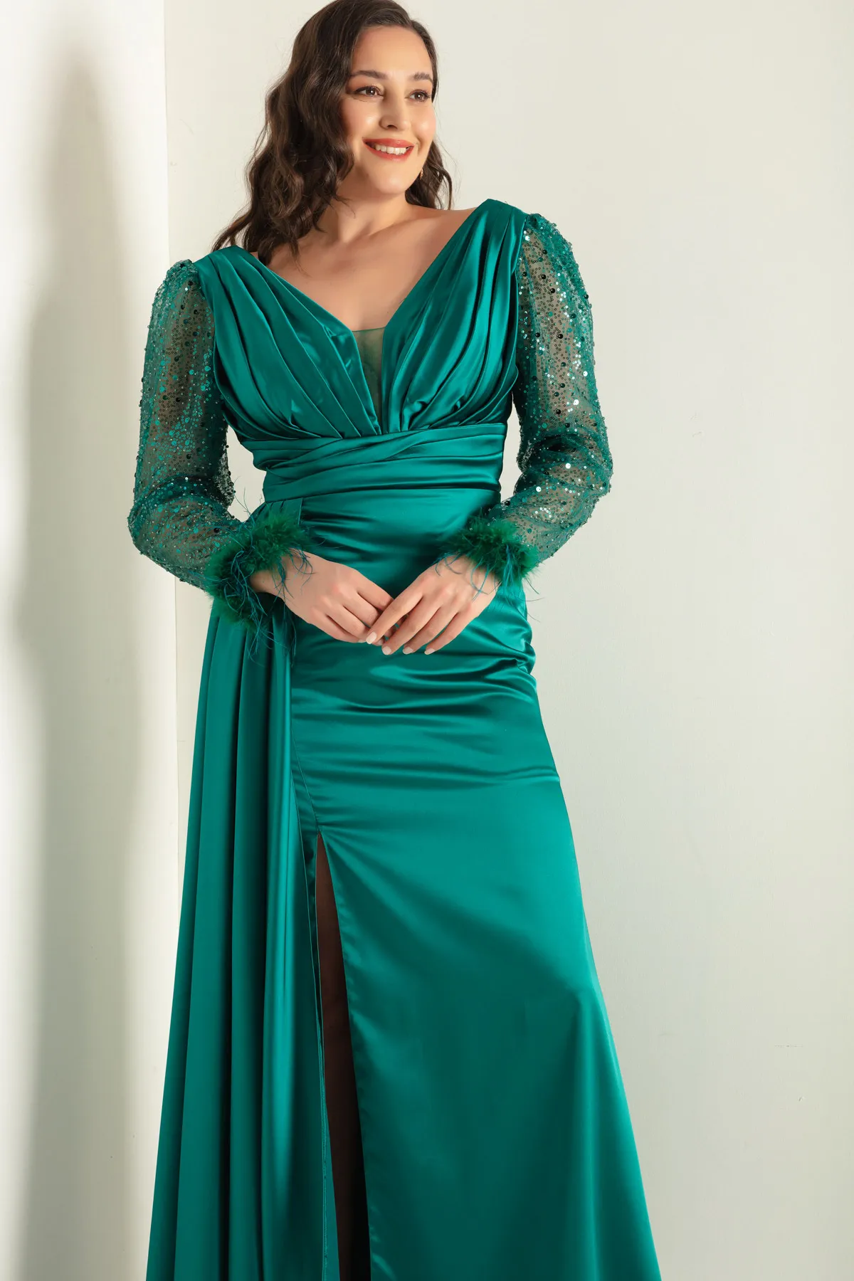 Lafaba  Smaragdgrünes Damen-Abendkleid mit V-Ausschnitt und Steinschlitzen, langes Abendkleid in Übergröße