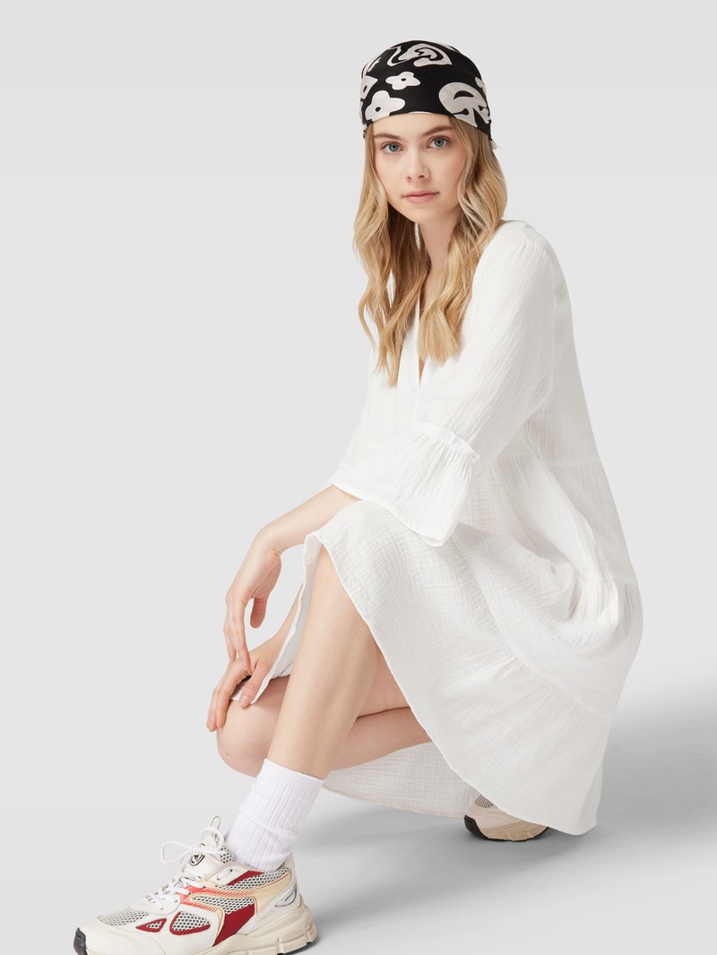 Knielanges Kleid im Stufen-Look Modell 'THYRA' in offwhite
