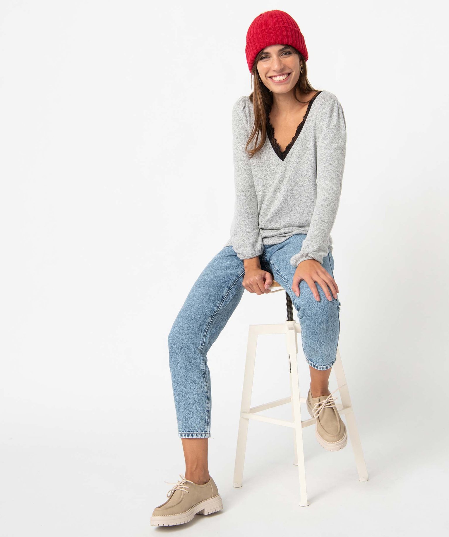 Pull femme en maille douce à col V en dentelle gris clair | GEMO
