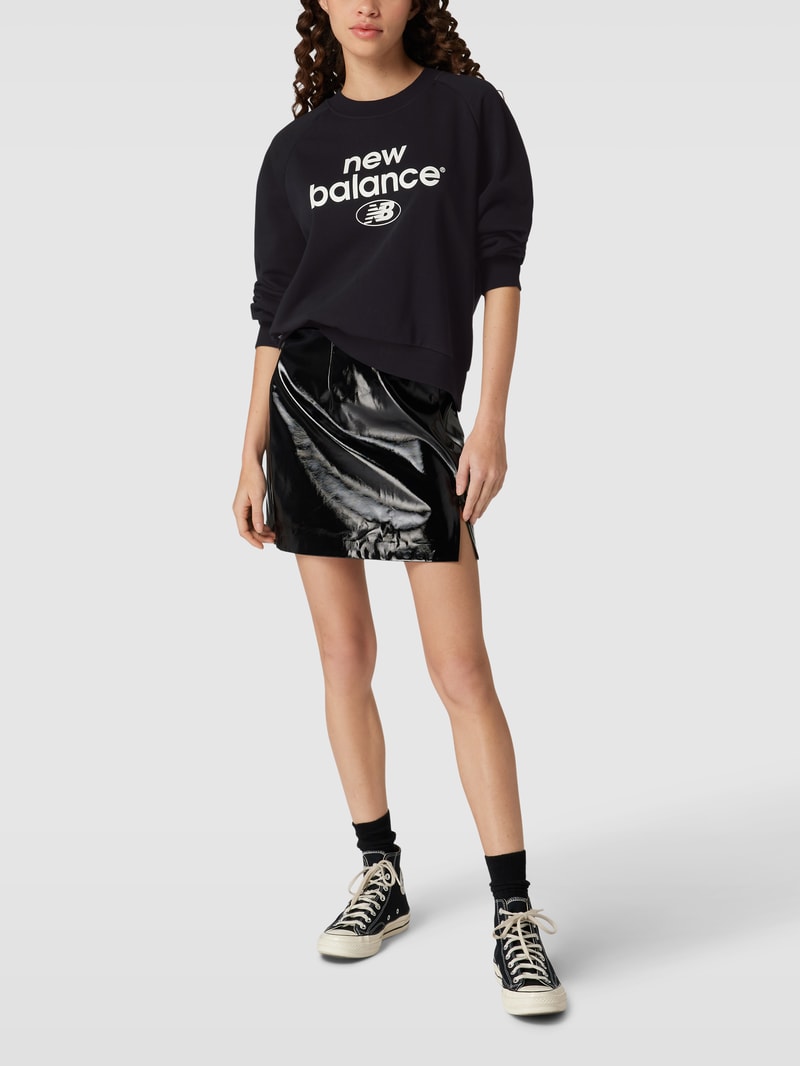 Sweatshirt mit Label-Print Modell 'Essentials Graphic' in schwarz