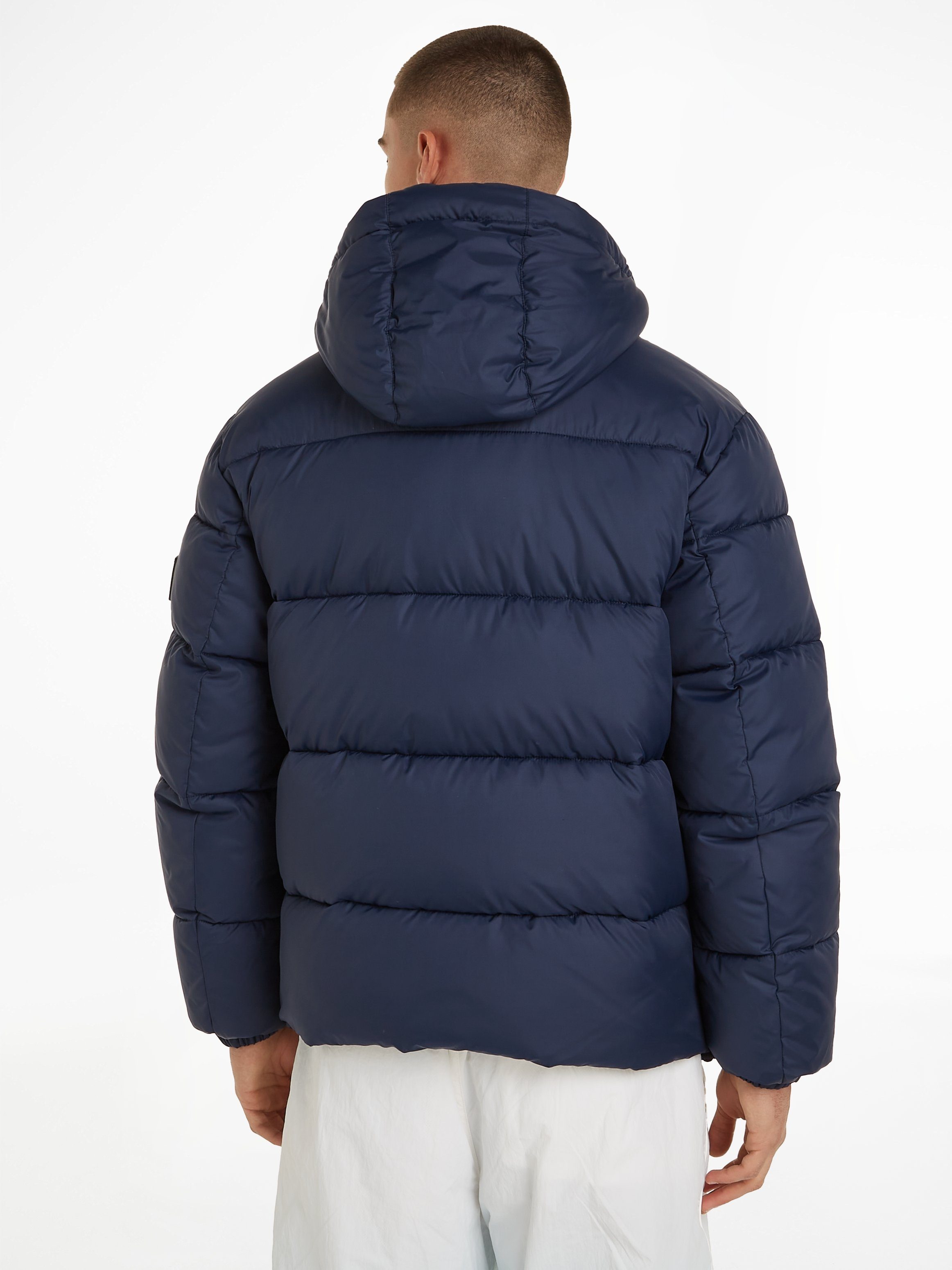 Tommy Jeans Steppjacke TJM ESSENTIAL PUFFER JACKET mit Logoschriftzug in der Kapuze