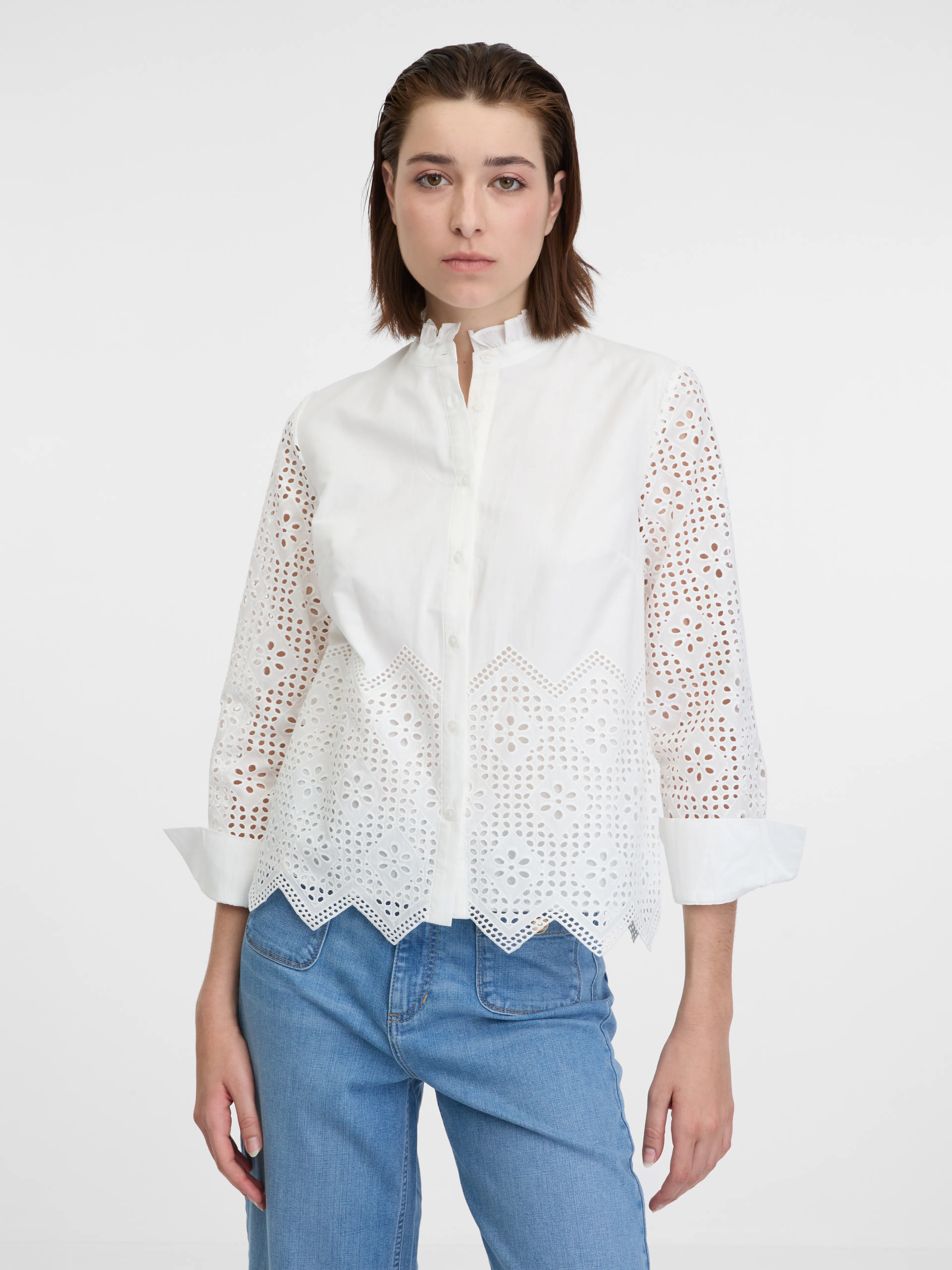 Weiße Damenbluse mit dekorativen Details ORSAY