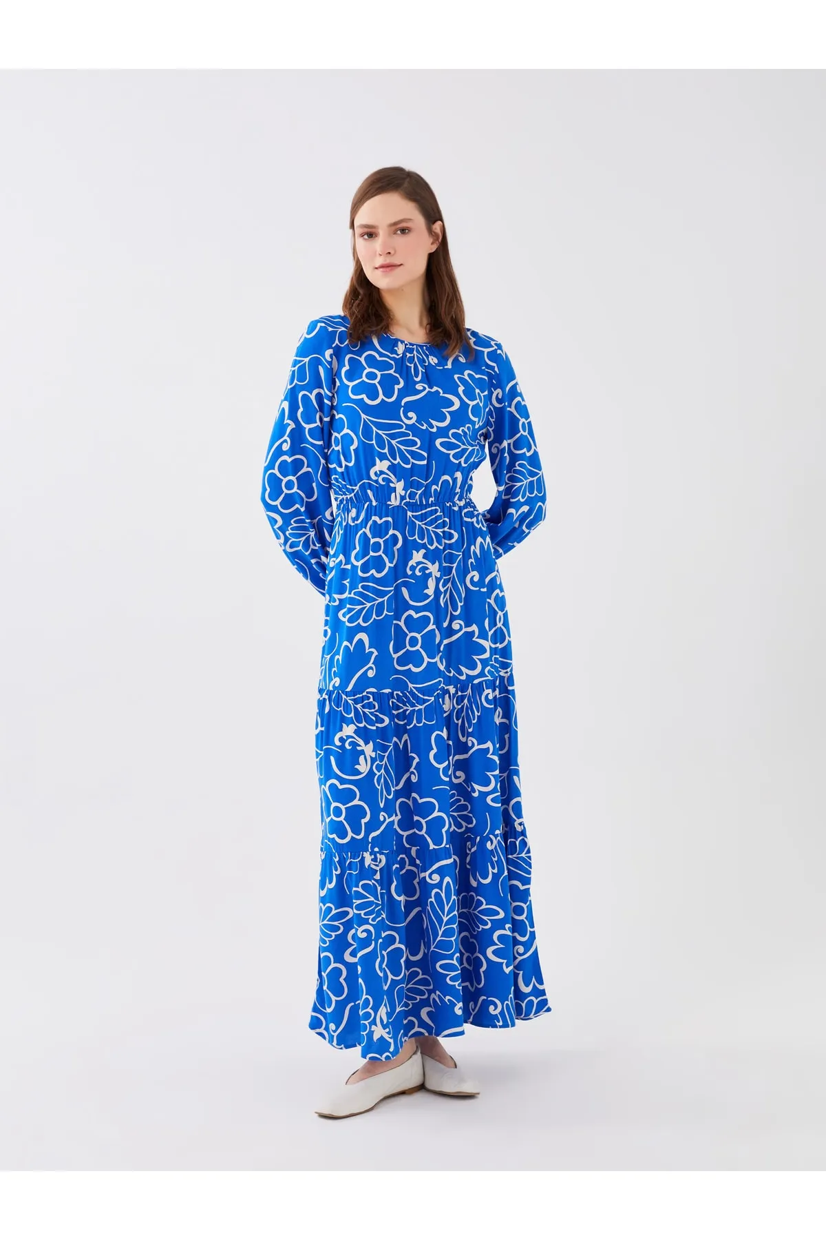LC Waikiki  Geblümtes Damenkleid mit Rundhalsausschnitt und langen Ärmeln
