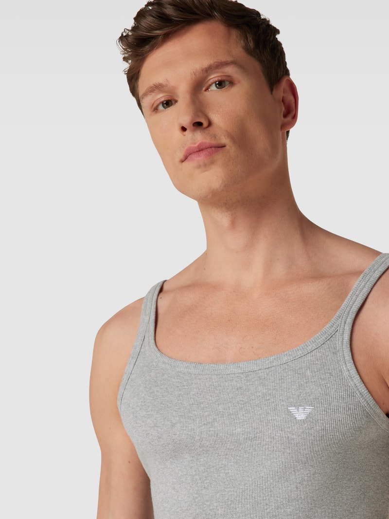 Top mit Logo-Stitching in mittelgrau meliert