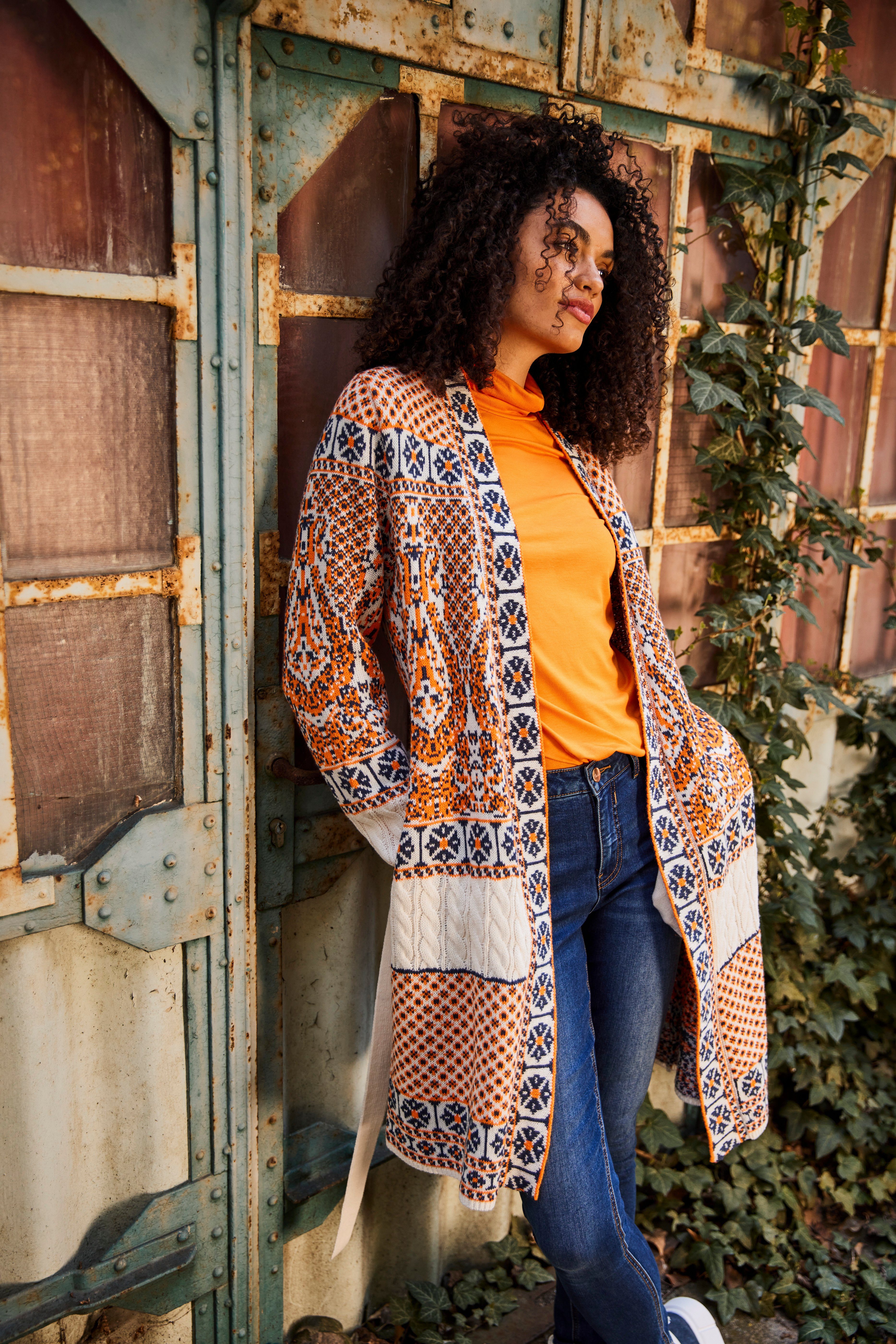 Aniston CASUAL Strickjacke (mit abnehmbarem Bindegürtel) im trendigen Mustermix