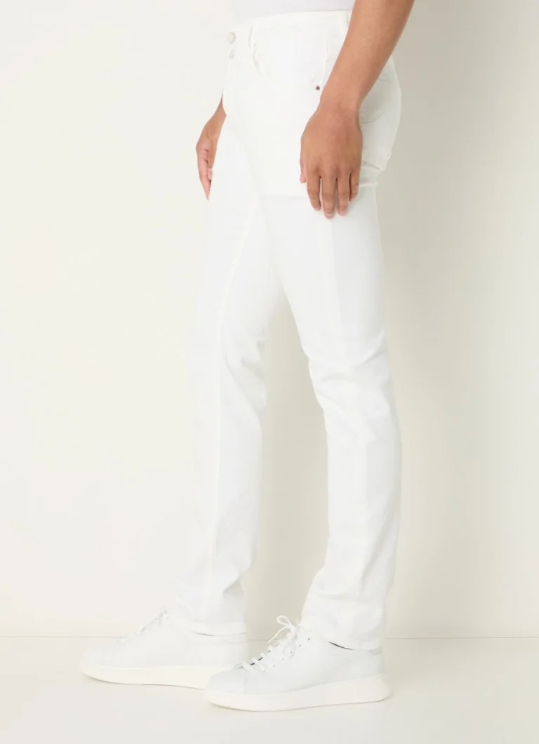Blugi slim fit Nick de la Jacob Cohen, cu efect uzat.