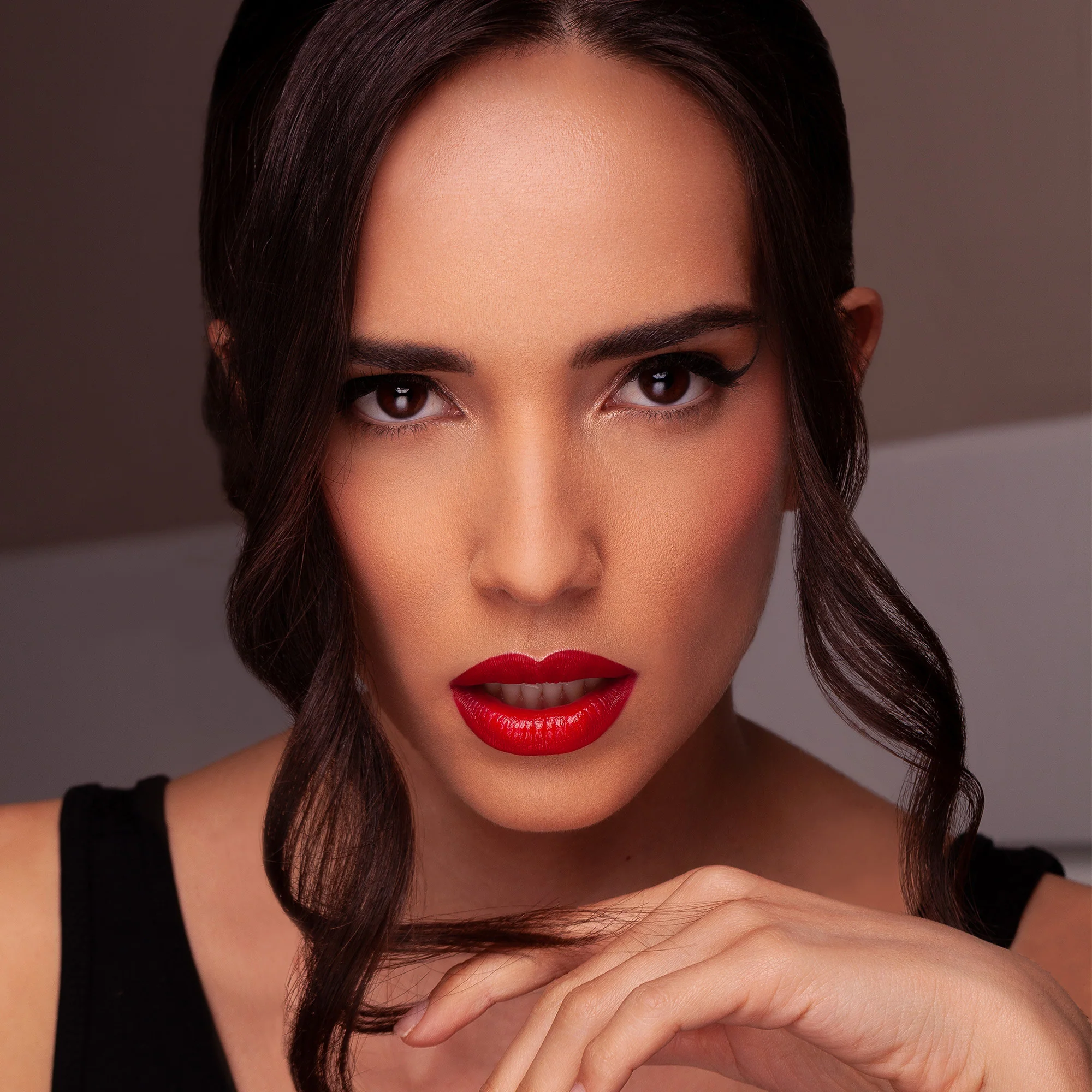 Kultová krémová rtěnka - zářivá rtěnka, rtěnka