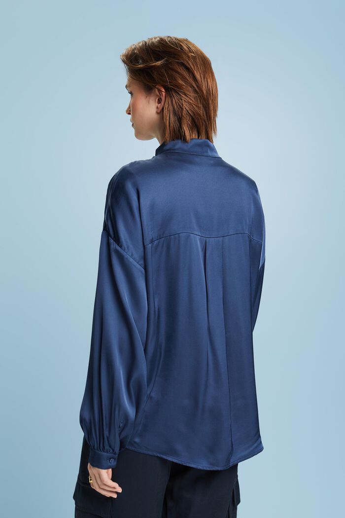 Satinbluse mit geknöpfter Front