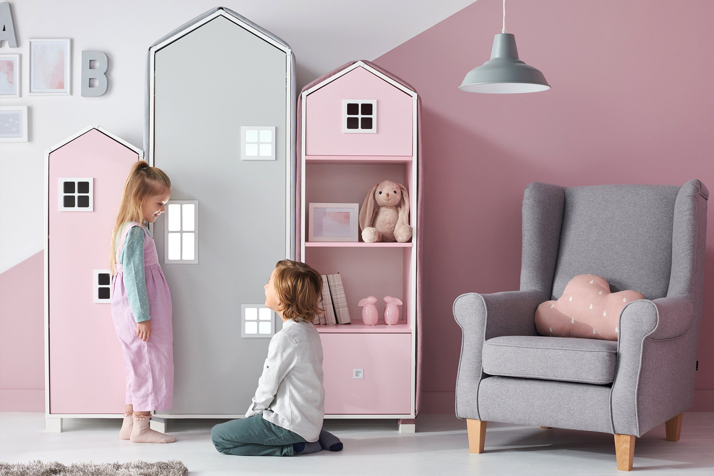 Konsimo Babyzimmer-Komplettset MIRUM Kindermöbel-Set Komplett-Kinderzimmer, (4-St., Komplett-Kinderzimmer), Kommode, Bücherregal, 2x Kleiderschrank