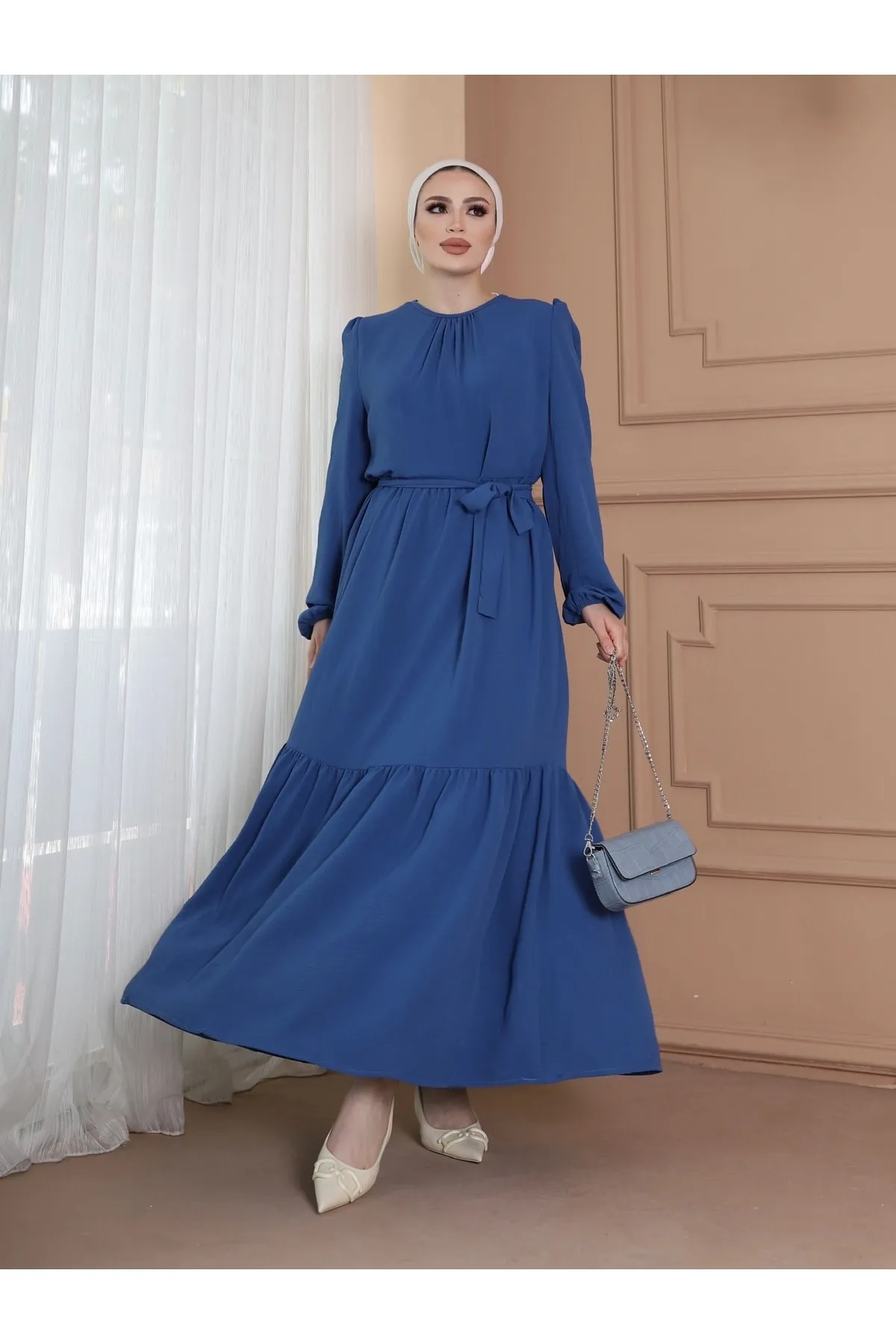 VOLT CLOTHİNG  Ayrobin-Kleid mit Gürtel und Rüschendetail am Kragen