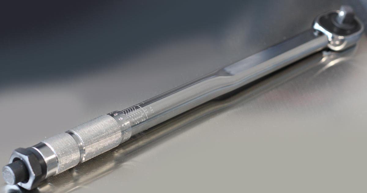 Mephisto-Tools Werkstattwagen, (fertig montiert und bestückt), 7 abschließbare Schubladen, je Schublade belastbar bis je 35 kg, 2 Schlüssel inkl., kugelgelagerte Rollen mit Gummierter Beschichtung, Werkzeug ist aus hochwertigem Chrom Vanadium Stahl,