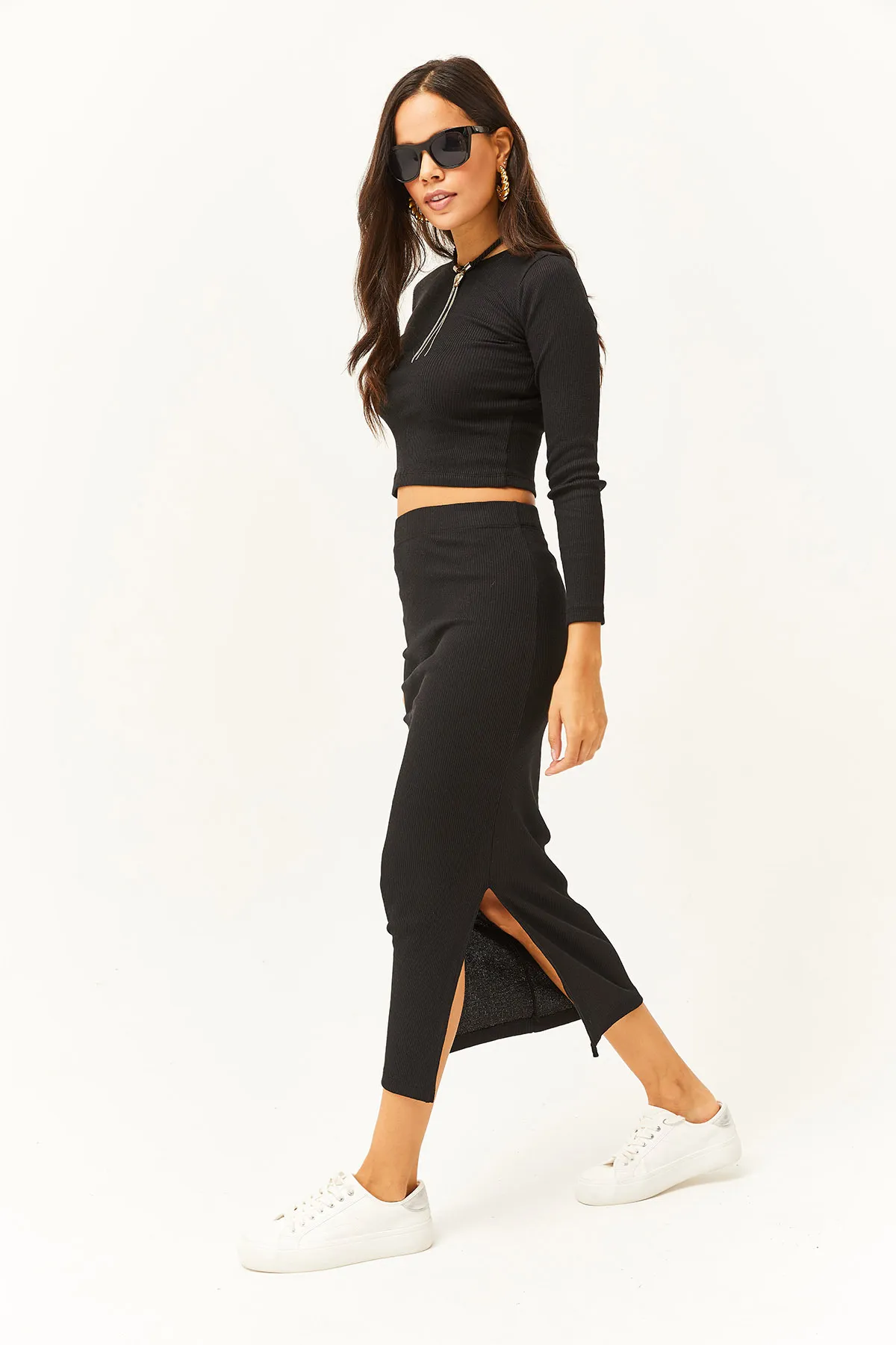 Olalook  Schwarze Bluse mit Rundhalsausschnitt und Schlitzrock aus Lycra für Damen, Anzug TKM-19000225