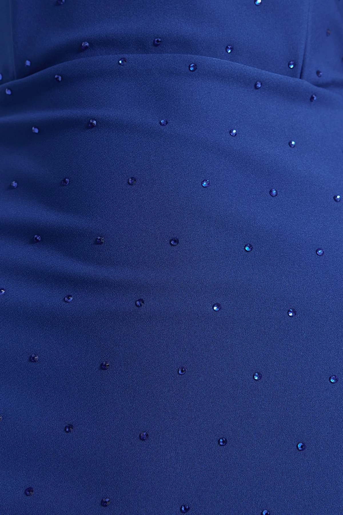 Trendyol Collection  Saks Tailliertes, gefüttertes, gewebtes, glänzendes Strass-Abendkleid. Abendkleid TPRSS23EL00476