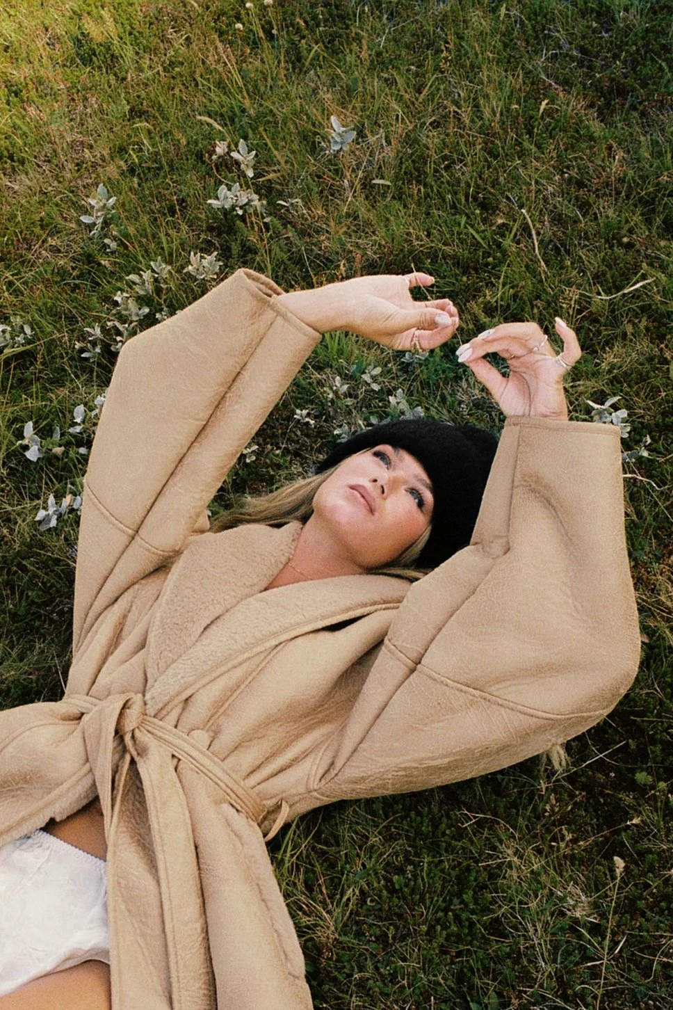 Shearling-Jacke mit Gürtel
