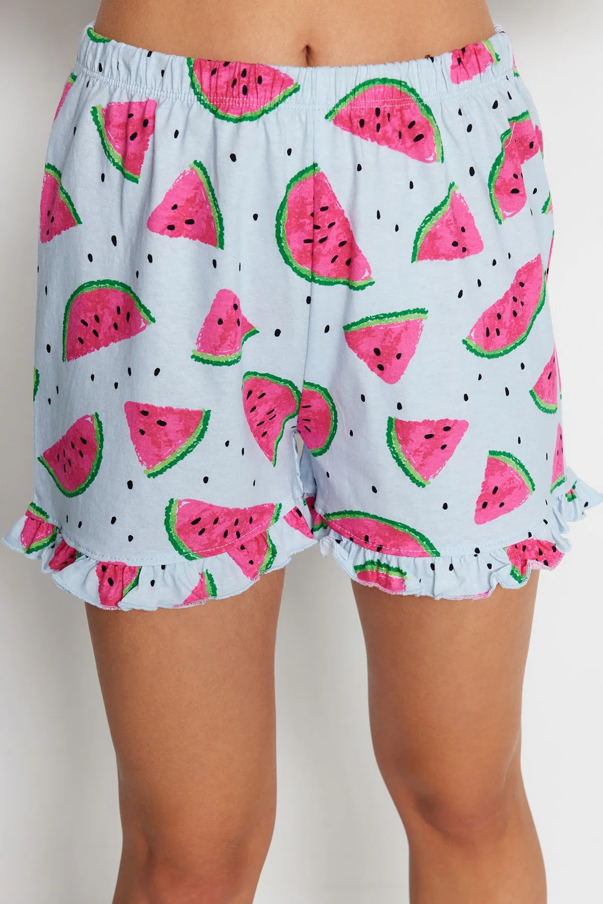 Trendyol Collection  Hellblaues Pyjama-Set aus 100 % Baumwolle mit Wassermelonenmuster und Rüschen, Hemd und Shorts, Strick, THMSS21PT0670
