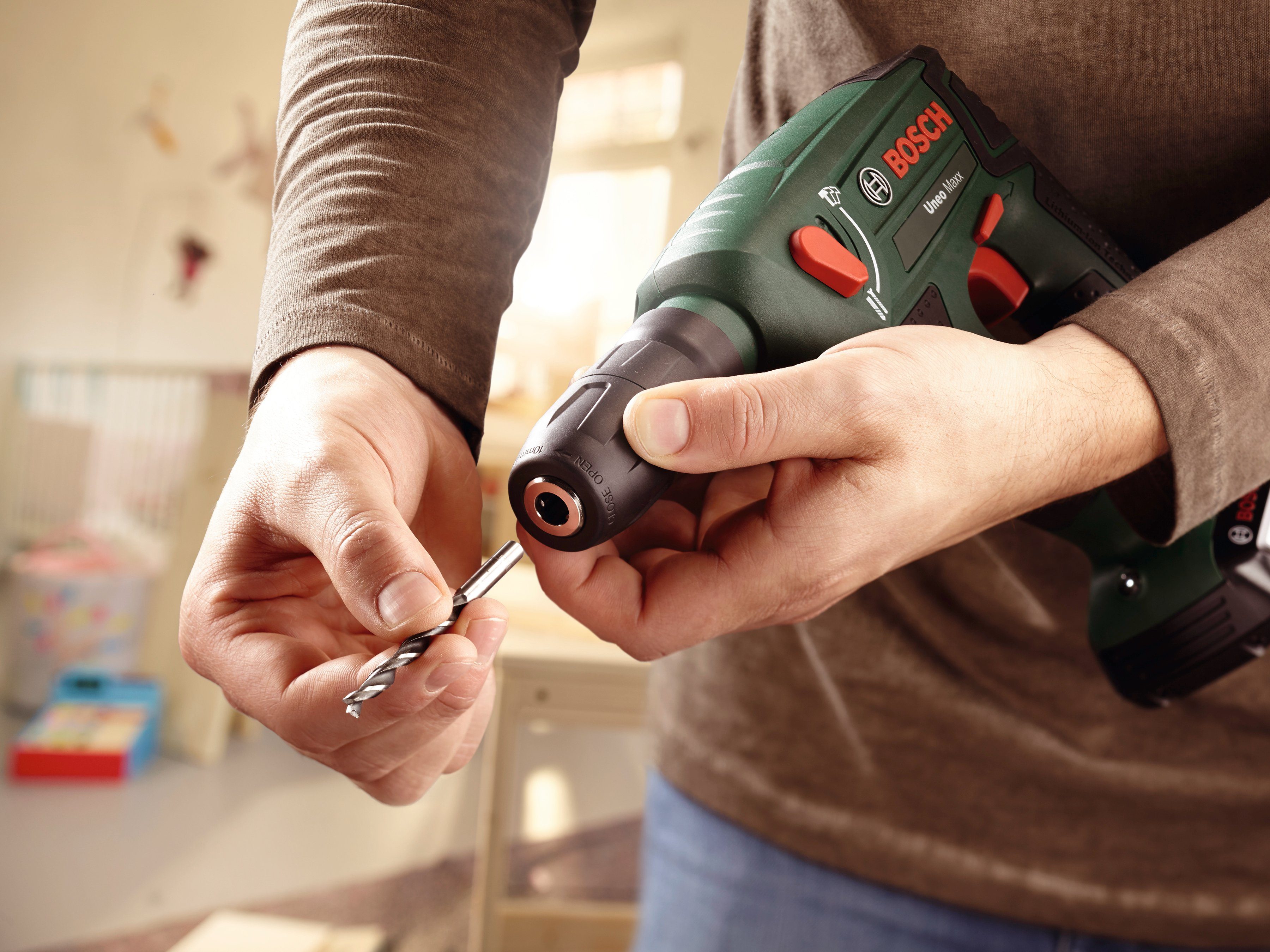 Bosch Home & Garden Akku-Bohrhammer Uneo Maxx + SystemBox, mit 2 Akkus und Ladegerät