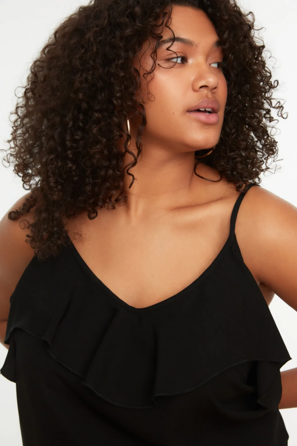Trendyol Curve  Schwarze gewebte Bluse mit Volantkragen TBBSS22AF0023