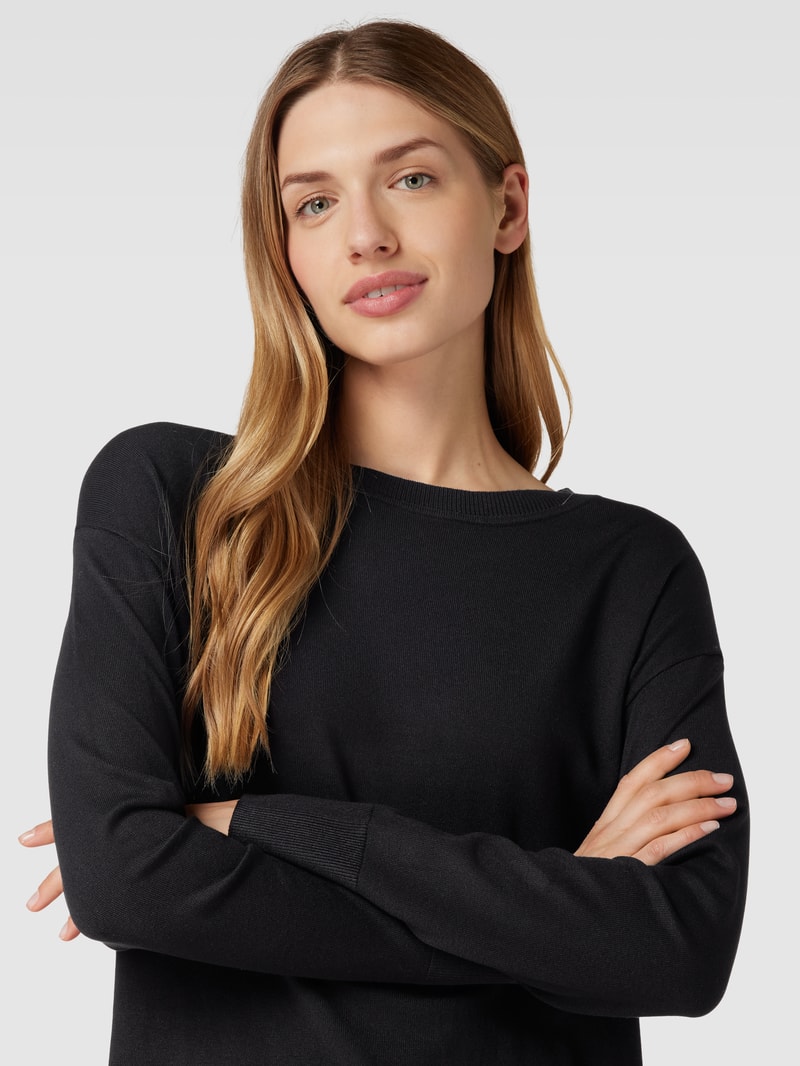 Strickpullover mit geripptem Rundhalsausschnitt in schwarz