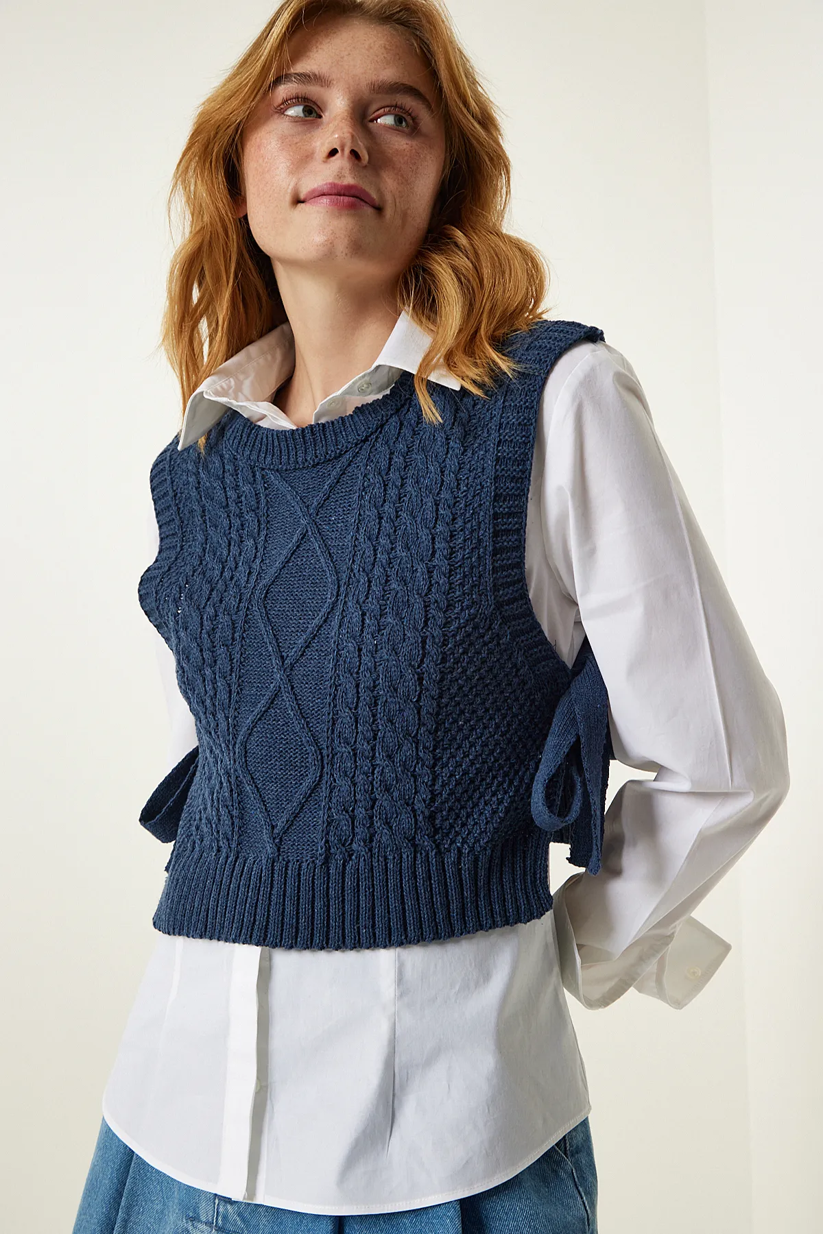 Happiness İstanbul  Damen Cropped-Strick-Wildleder mit Motiv zum Binden in Marineblau MW00131