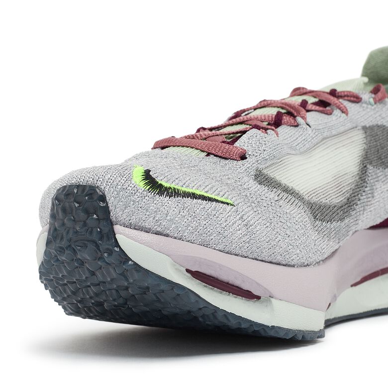 NIKE Spark Flyknit burgundy/crush/black