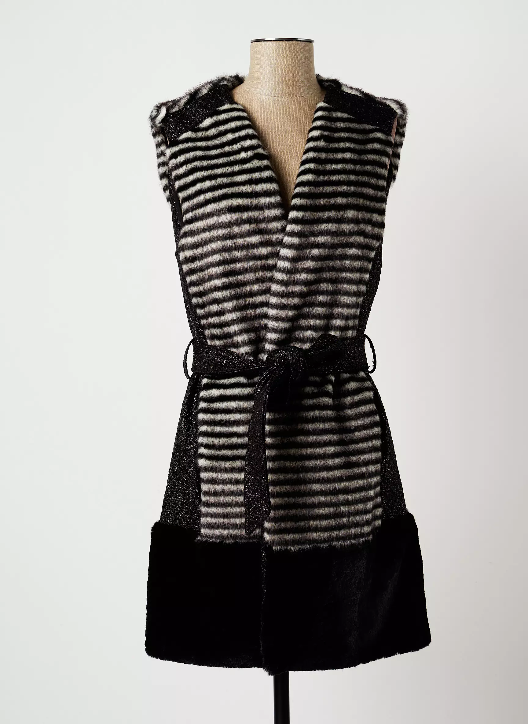 Save The Queen Vestechic Femme couleur noir