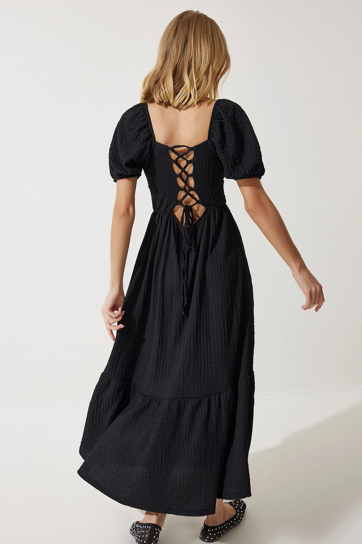 Happiness İstanbul  Schwarzes strukturiertes Sommer-Strickkleid mit Herzkragen für Damen UB00050