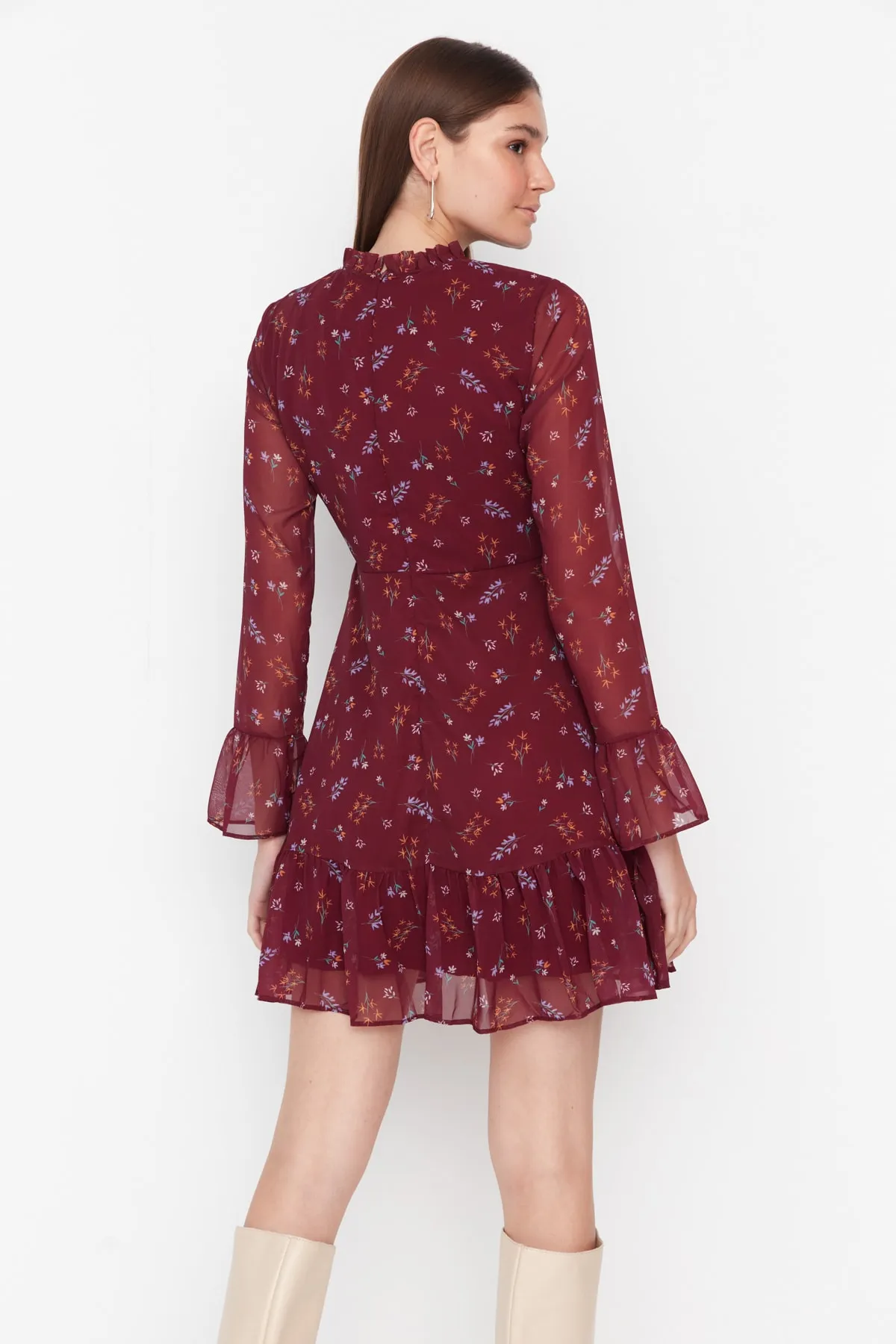 Trendyol Collection  Weinrotes Webkleid mit hohem Kragen TCLAW19LJ0076