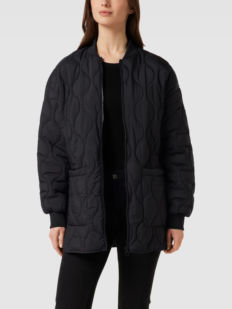 Steppjacke mit Strukturmuster in schwarz