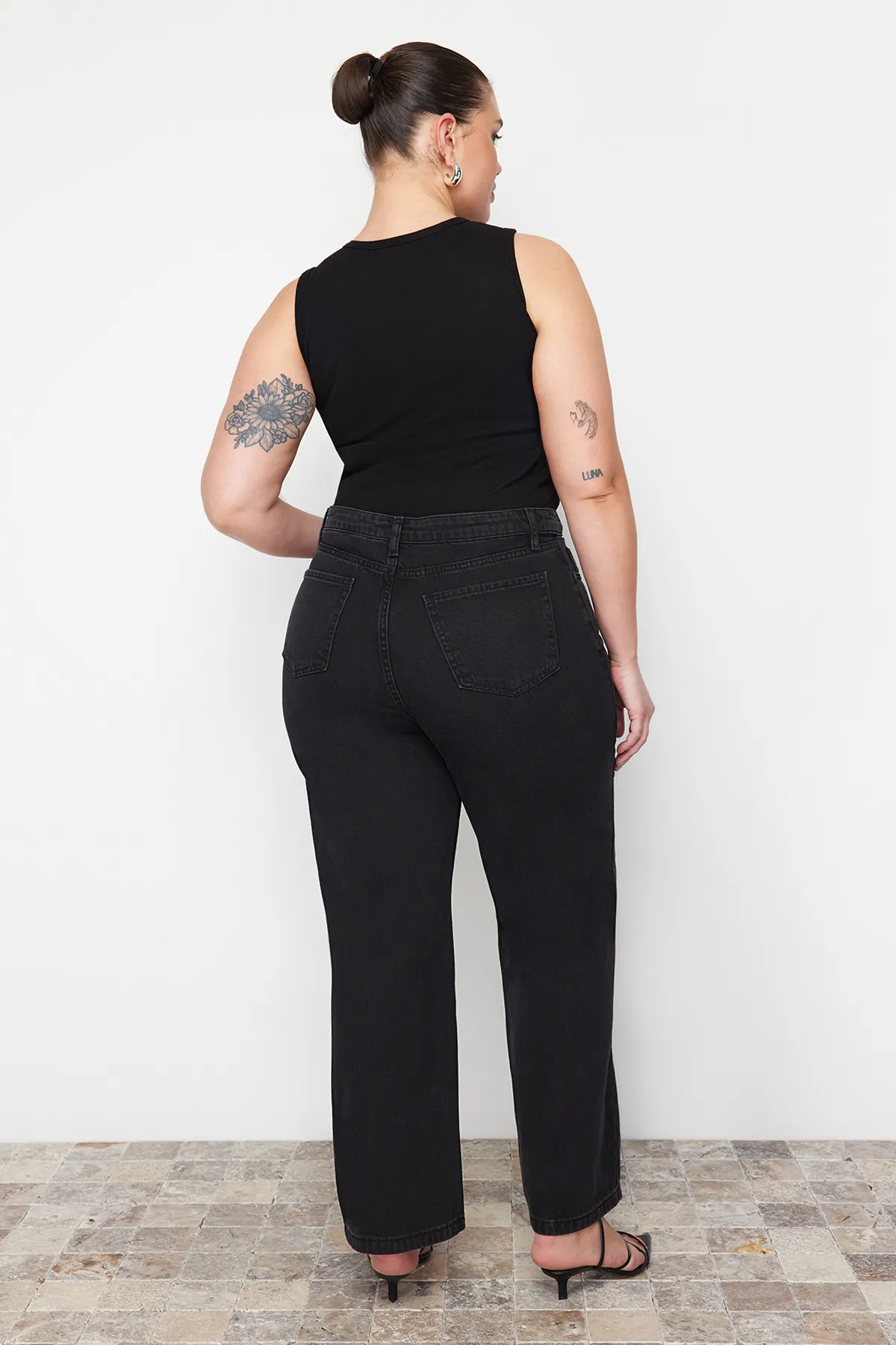 Trendyol Curve  Anthrazitfarbene, weit geschnittene Jeans mit hoher Taille TBSSS22JE0211