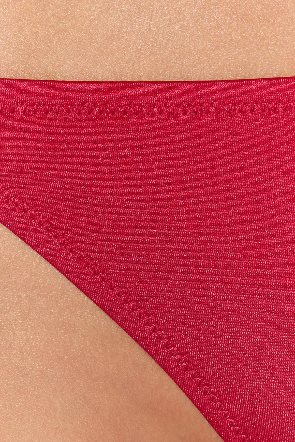 Trendyol Collection  Bikinihose mit hohem Beinausschnitt und Accessoires in Fuchsia TBESS23BA00102