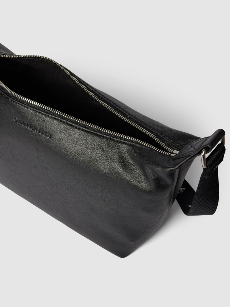Handtasche mit Label-Details in schwarz