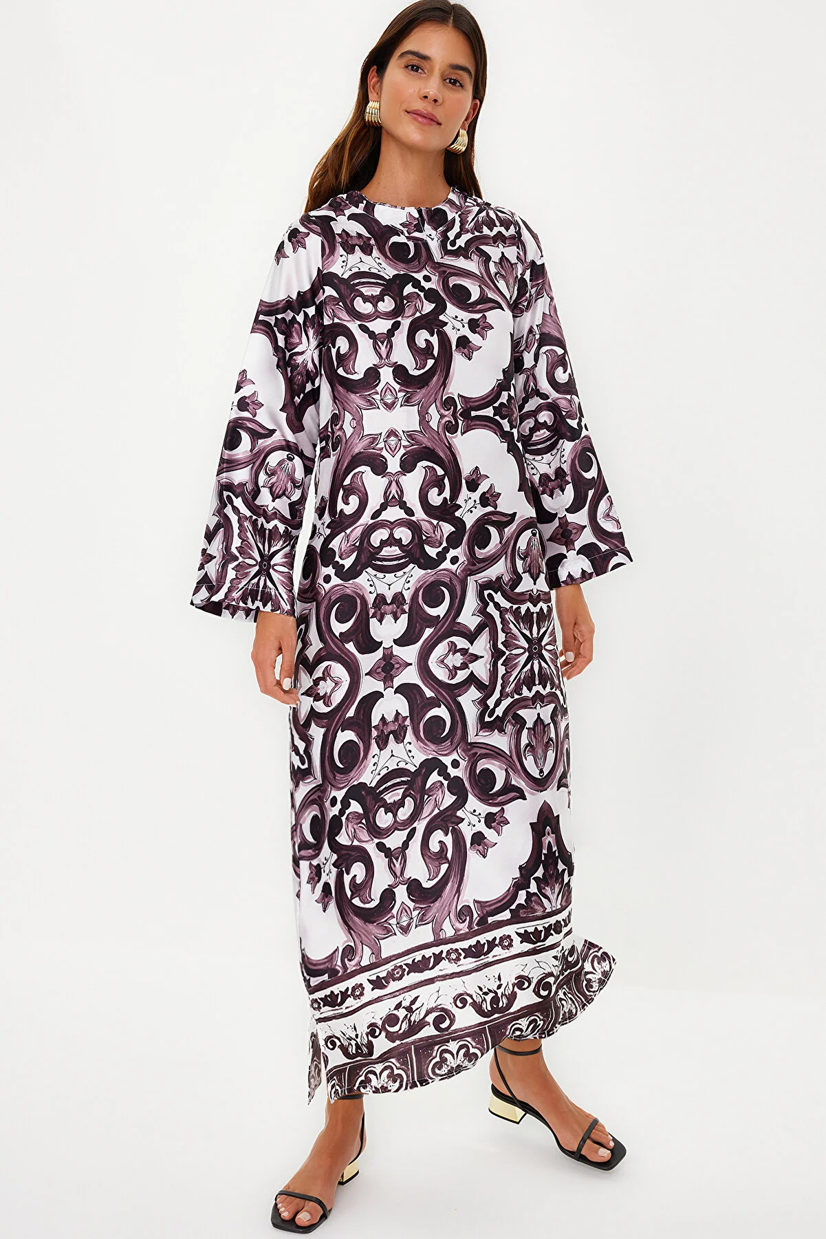 Trendyol Modest  Abendkleid aus braunem Satin mit ethnischem Muster - TCTSS23DB00028