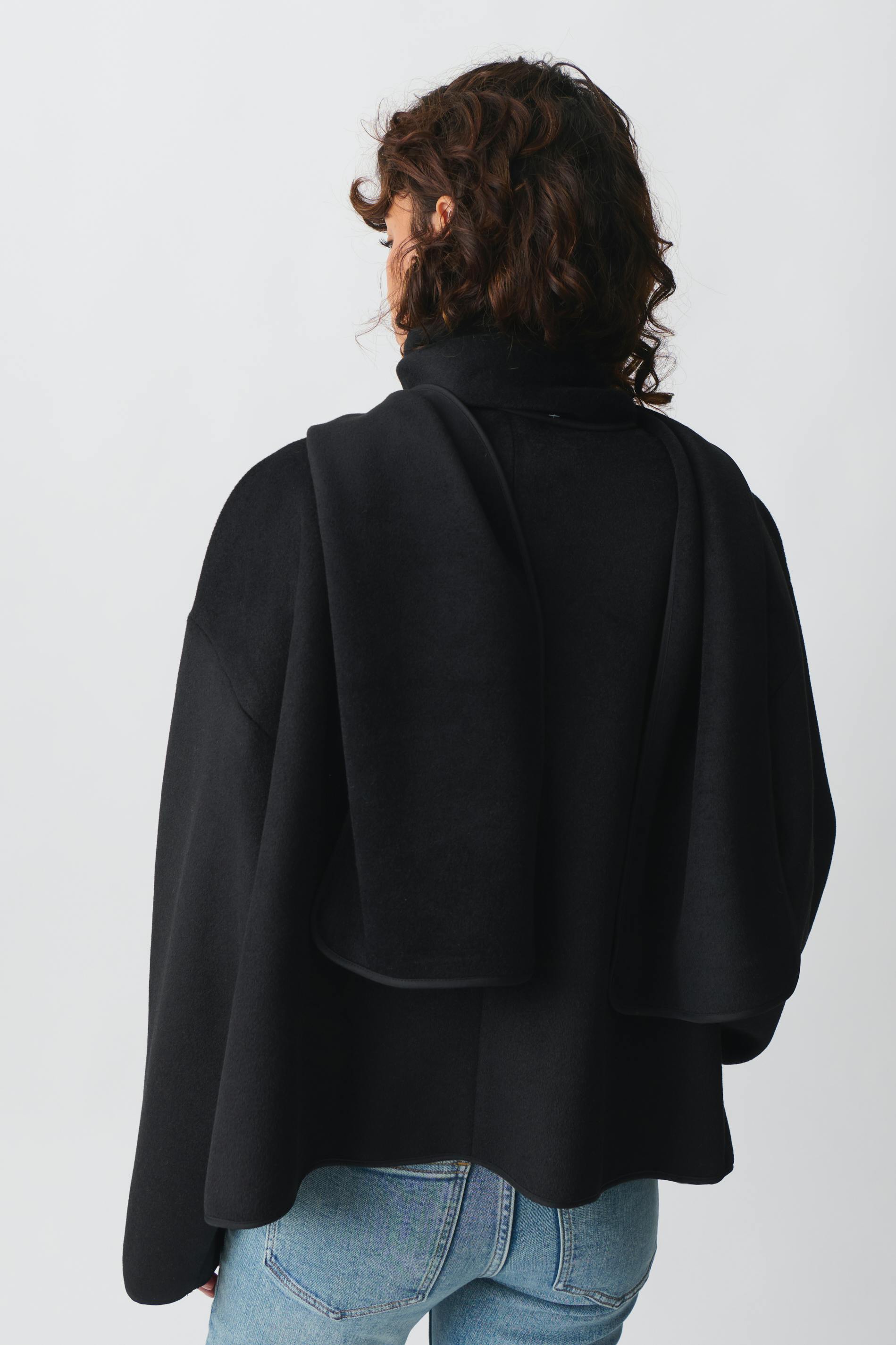 Short scarf jacket