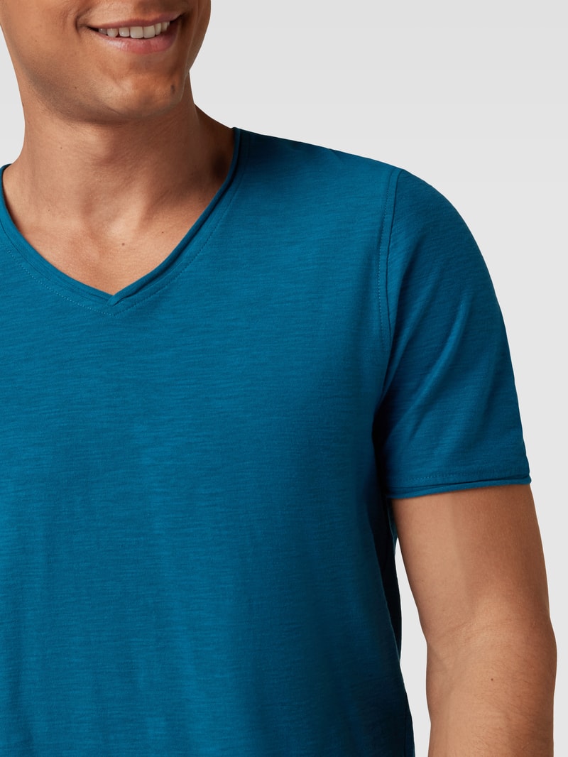 Regular Fit T-Shirt aus Baumwolle mit V-Ausschnitt in lagune
