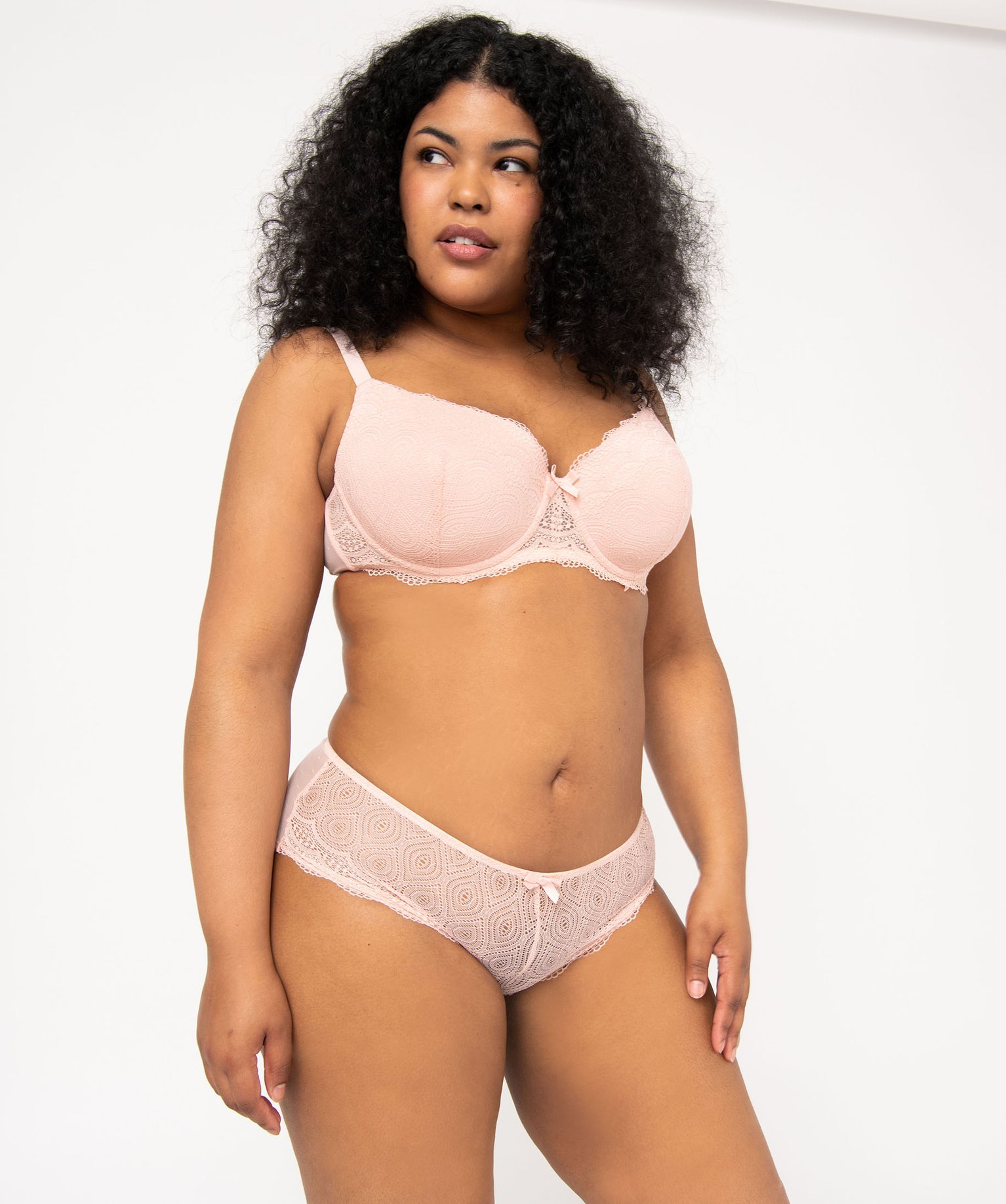 Soutien-gorge grande taille à armatures et coques fines rose | GEMO