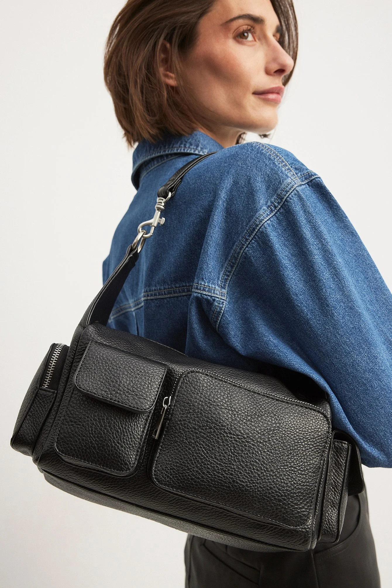 Umhängetasche mit Taschendetail