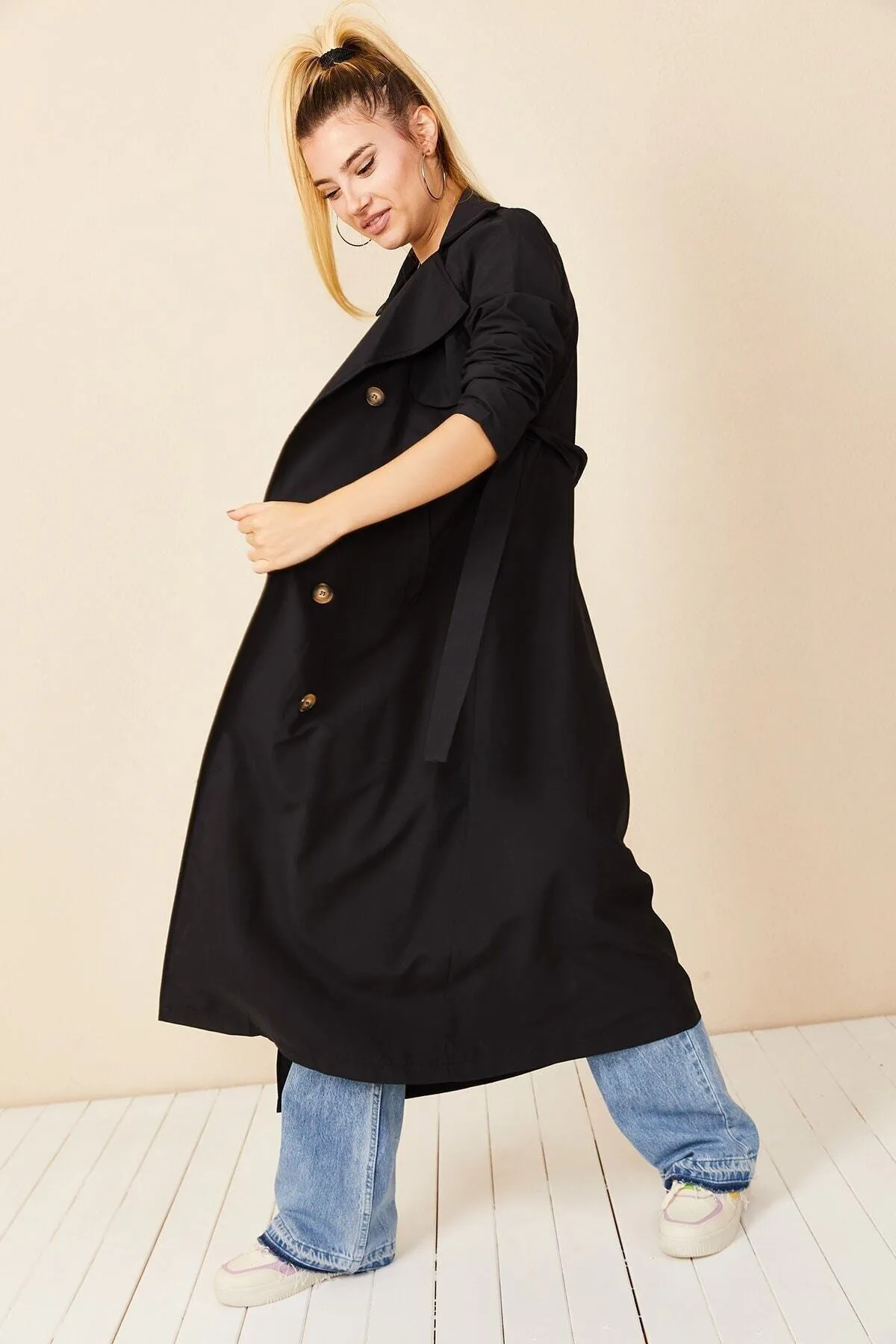 VOLT CLOTHİNG  Schwarzer Trenchcoat mit Schalkragen und Knöpfen für Damen