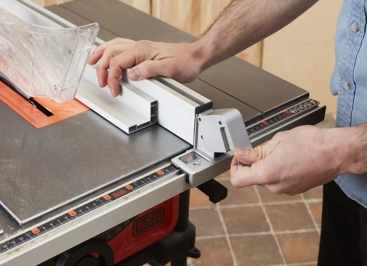 Black & Decker BES720-QS asztali körfűrész 254 mm 1800 watt