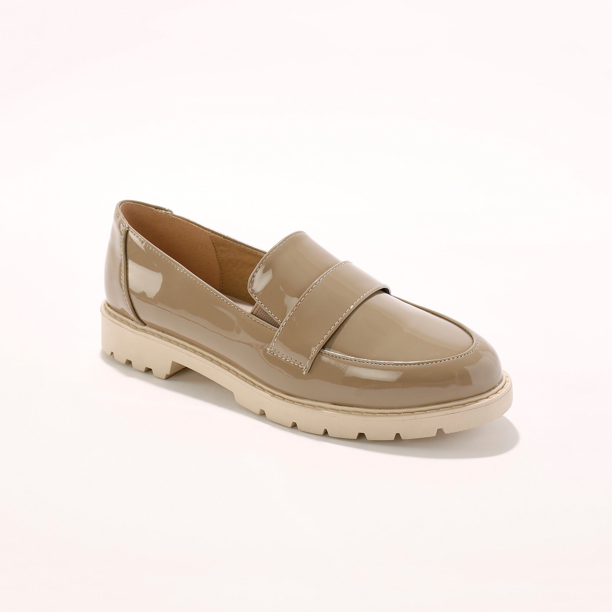 Mocassins vernis à semelle crantée