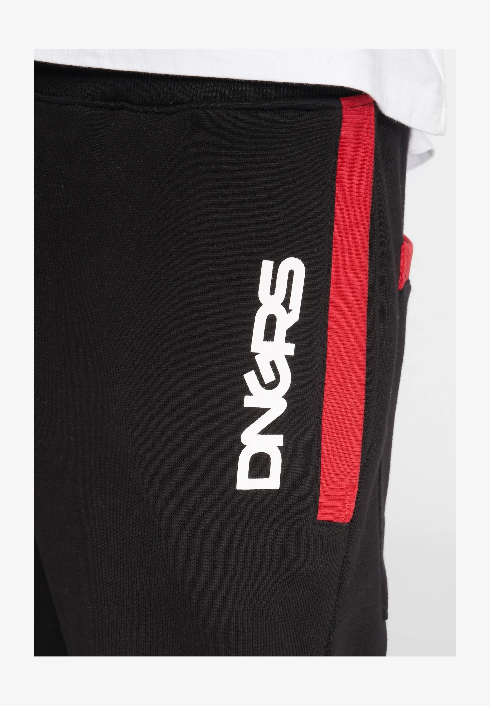 Pantalones deportivos peligrosos DNGRS