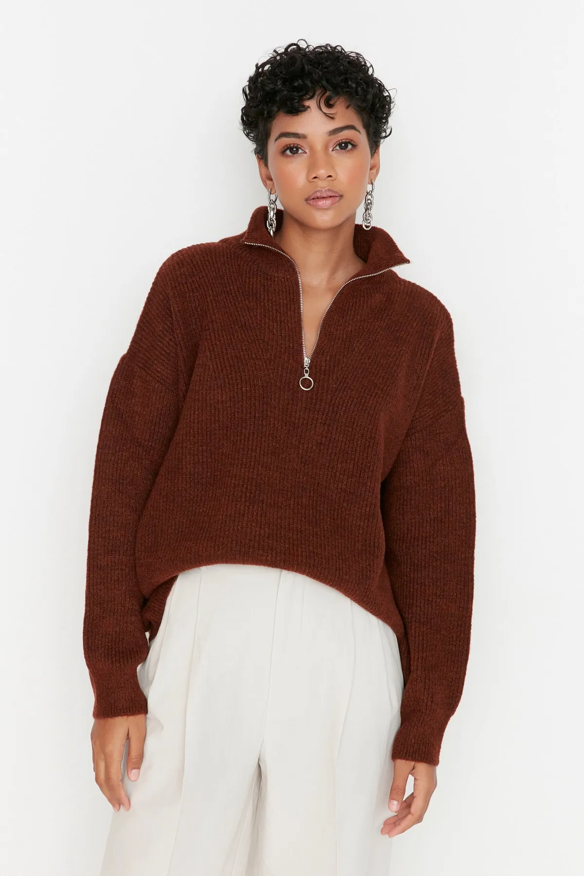 Trendyol Collection  Brauner Strickpullover mit weicher Struktur und Reißverschluss TWOAW20XS0009