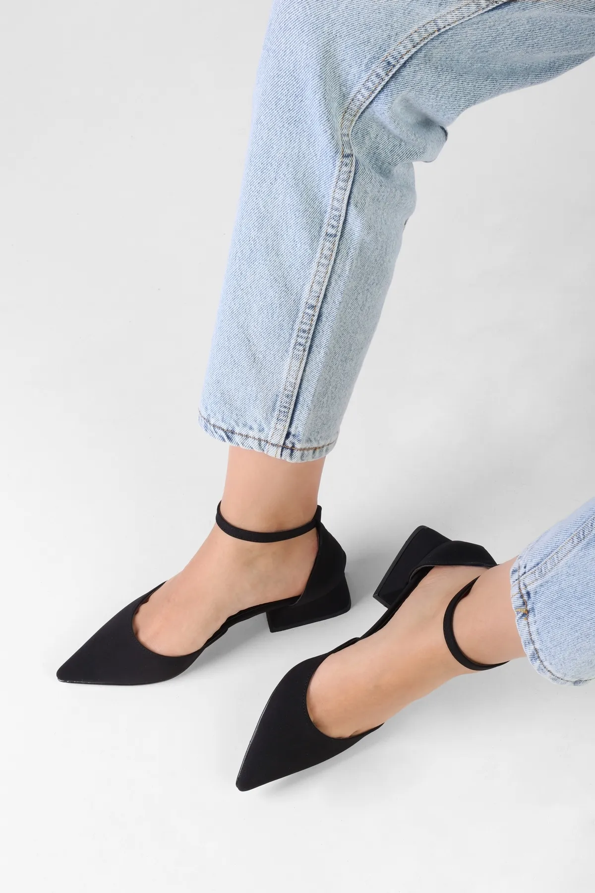 Shoeberry  Damen Ballerinas aus Satin in Schwarz