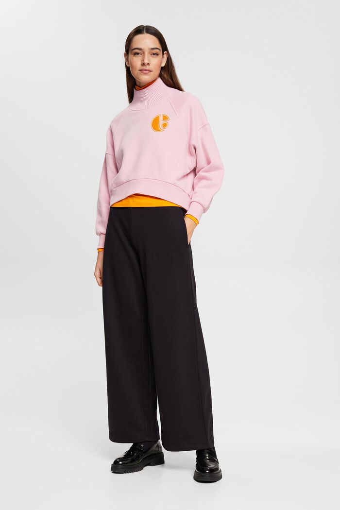 Jogger mit weitem Bein