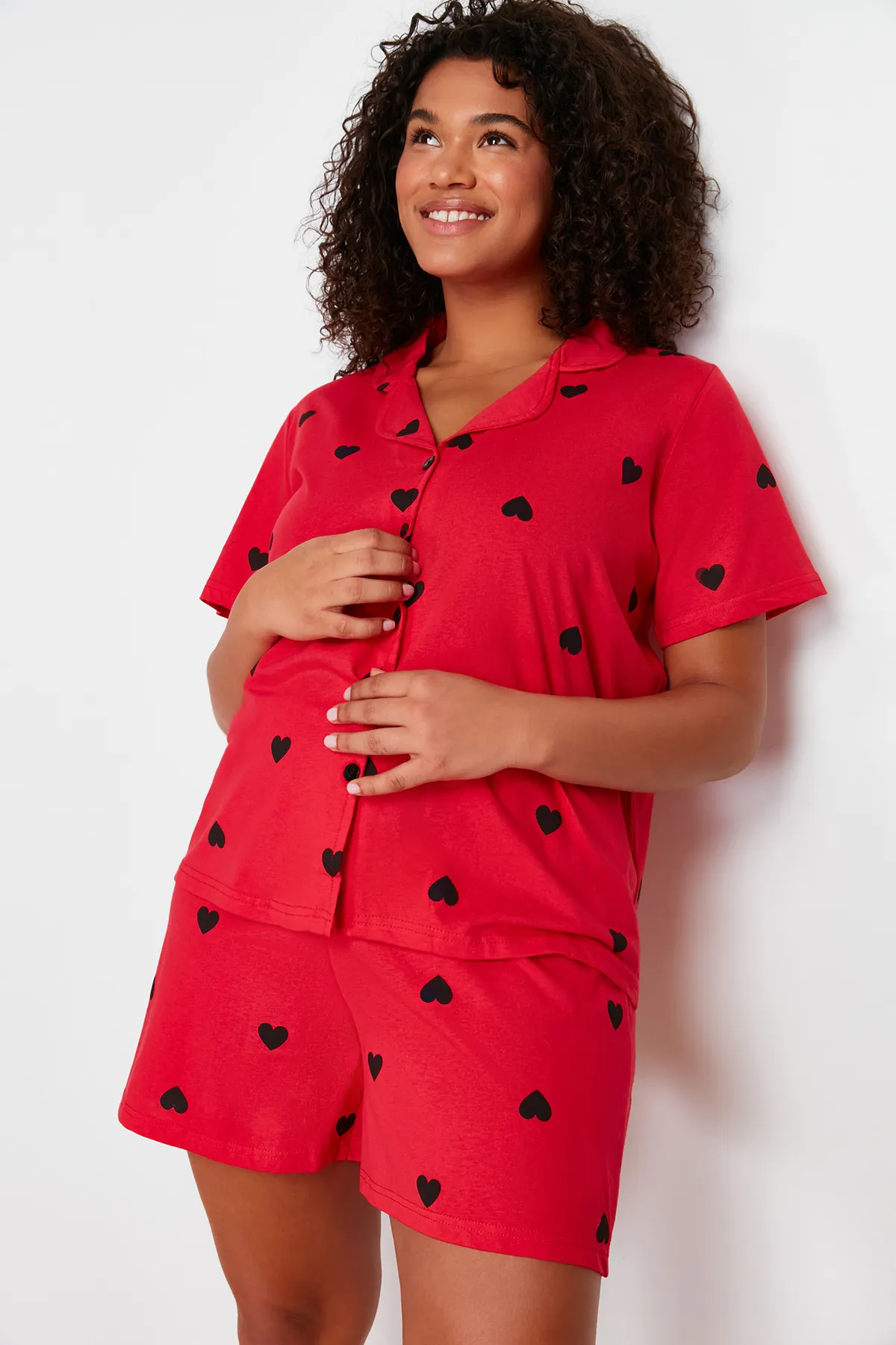Trendyol Curve  Rotes Pyjama-Set aus Strick mit Herzmuster TBBSS24AI00026