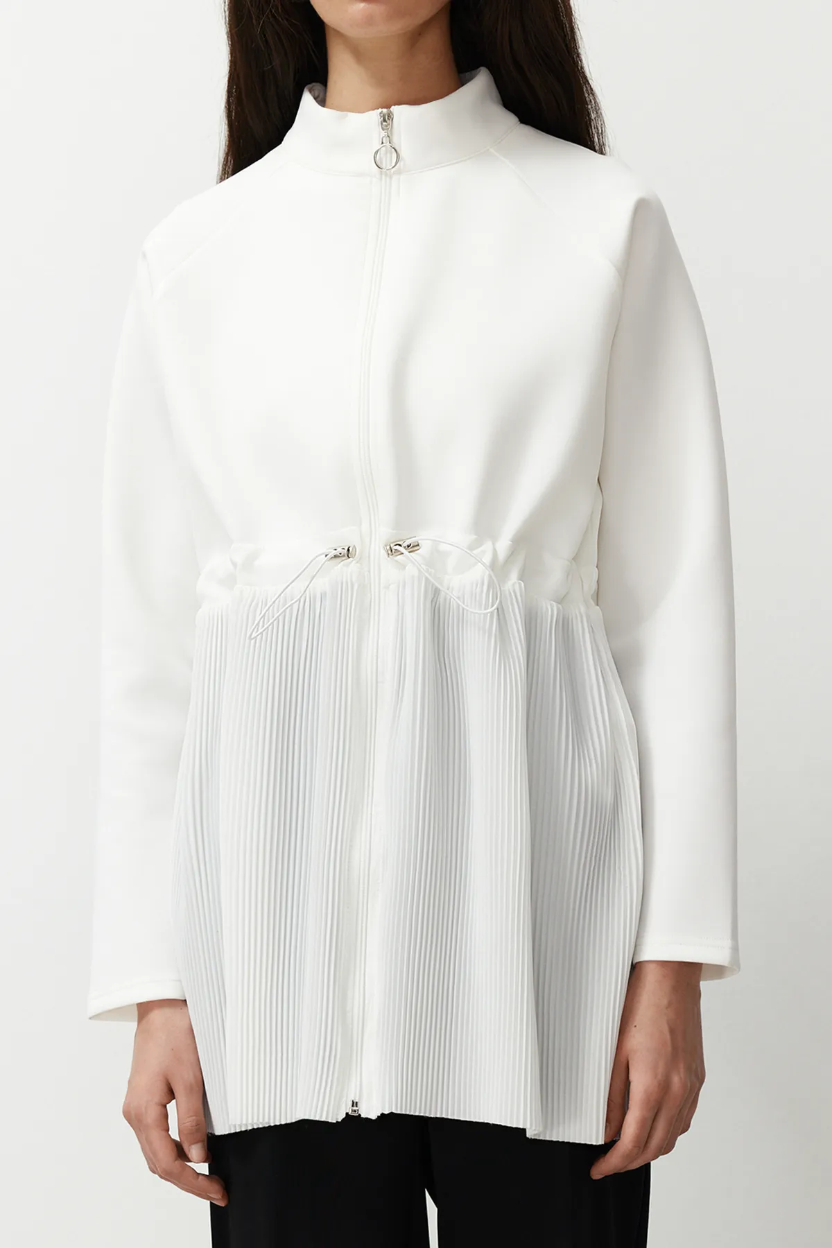 Trendyol Modest  Ecrufarbene, gewebte Tunika mit Plissee-Spitze und Taucherrock TCTSS24UK00035