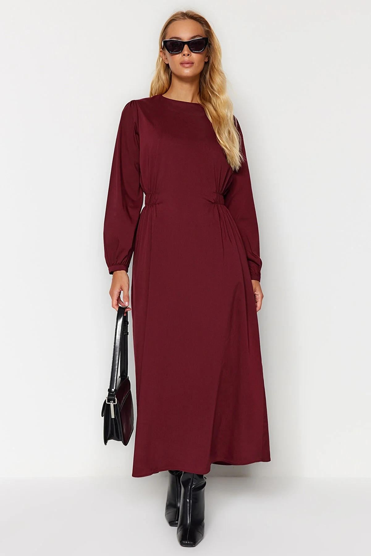 Trendyol Modest  Burgunderrotes gewebtes Kleid mit Taillendetail TCTAW24EB00093